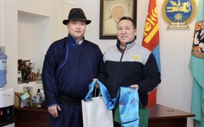 Өвлийн адаг сарын битүүний өдөр Баян-Өндөр сумын үе үеийн Засаг дарга нарт хүндэтгэл үзүүллээ